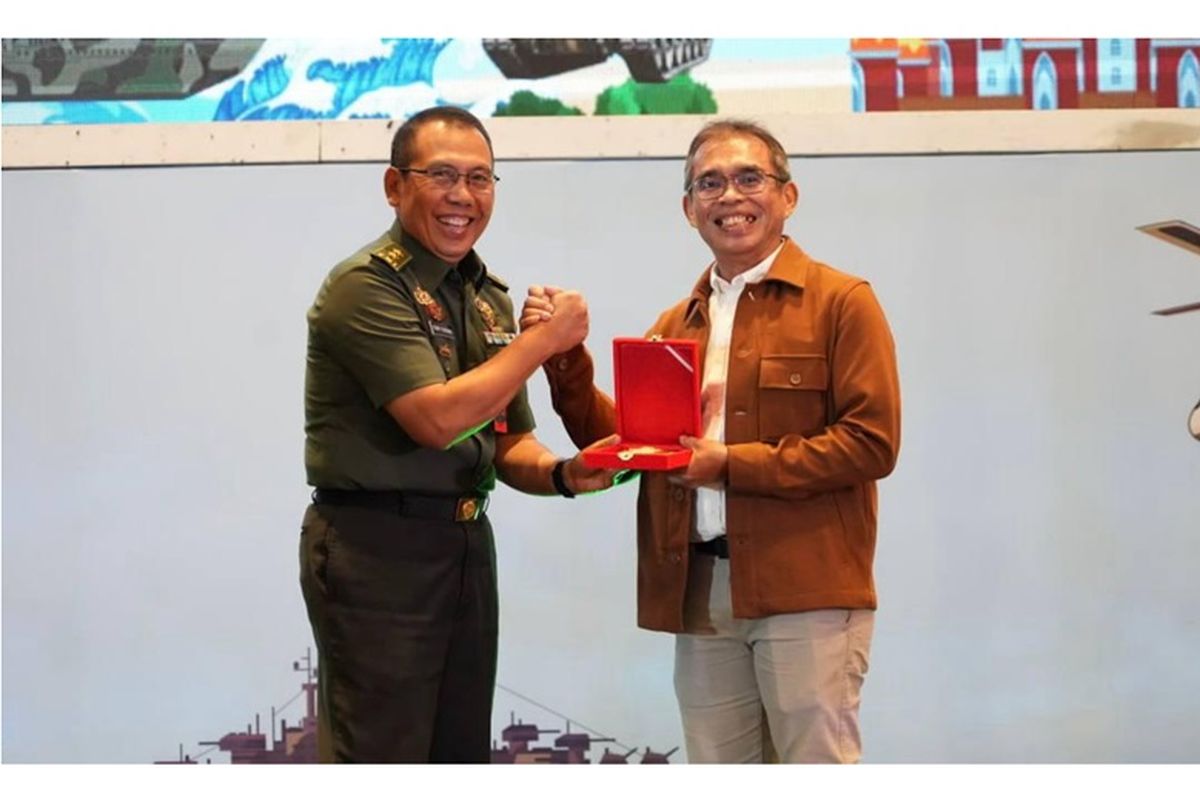 Direktur Kepesertaan BPJS Kesehatan David Bangun bersama Brigjen TNI Rusmili. 