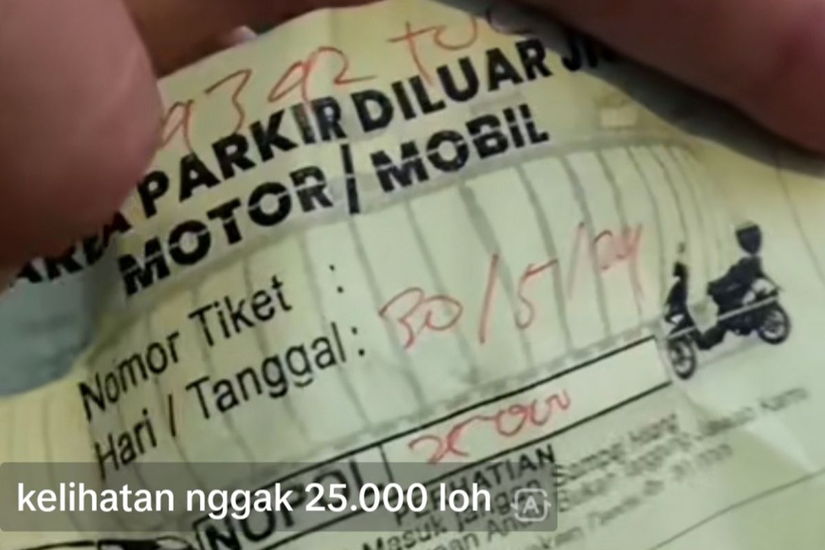 Tiket parkir liar seharga Rp 25.000 di sekitar Jakarta International Stadium (JIS), Jakarta Utara, Kamis (30/5/2024) 