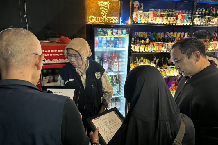 Usai Sidak, Bupati Lumajang Tutup 3 Toko Miras Tak Berizin