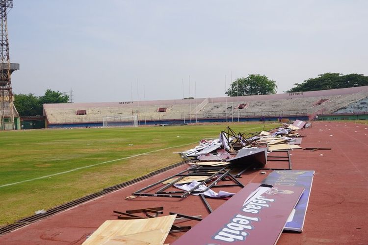 Berserakan kondisi terkini Stadion Gelora Delta Sidoarjo