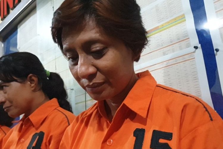 Firda Hermayati (40) saat diwawancarai di Polres Pelabuhan Belawan pada Jumat (1/8/2025). 