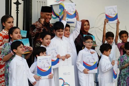 KBRI Doha Bagikan 1.000 Paket Bacaan Anak di Qatar