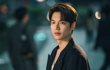 Aktor Lee Min Ho dalam adegan di drama Korea, The King: Eternal Monarch