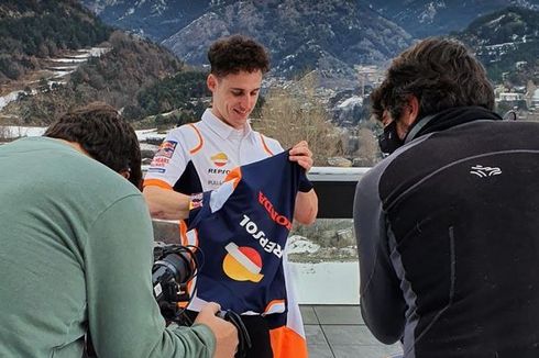 Setelah Rossi, Pol Espargaro Ikut Pamer Seragam Tim Baru untuk MotoGP 2021