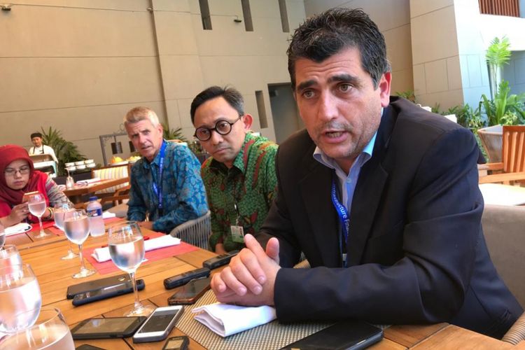 Wajih Malki (kanan), investor asal AS yang hadir dalam Pertemuan Tahunan IMF-Bank Dunia di Bali, Selasa (9/10/2018). Malki menceritakan alasannya memutuskan berinvestasi di Indonesia, khususnya sektor pariwisata di Mandalika.