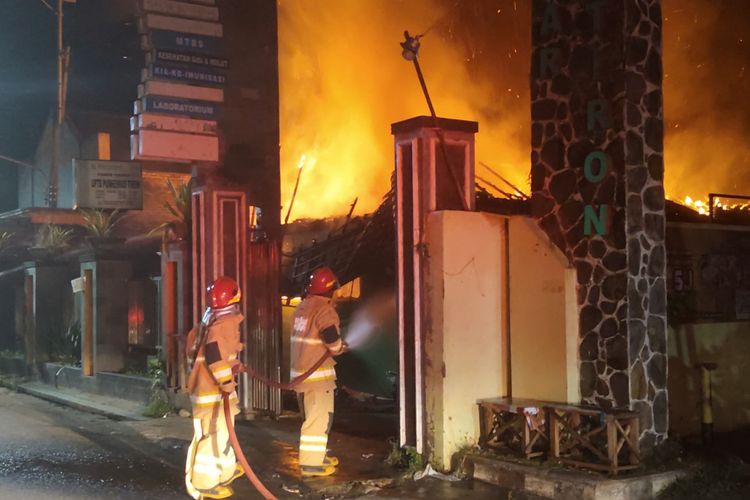 Puskesmas Tiron Kediri Terbakar, Kerugian Ditaksir Rp 1 Miliar