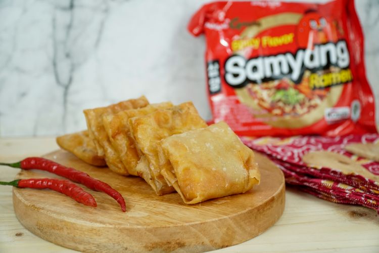 Kreasi Cibay menggunakan isian dari Samyang Ramen Spicy, hadirkan cita rasa pedas, renyah dan kenyal di setiap gigitan.
