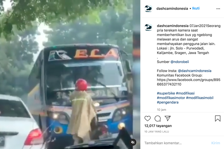 Pengendara motor menghalang bus yang ugal