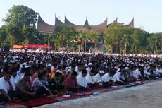 Presiden Jokowi Laksanakan Shalat Id di Masjid Raya Sumbar