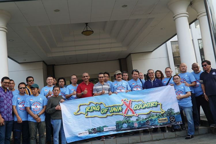 Komunitas SUV yang tergabung dalam  Ring Of Java x Country (ROJ Cross Country) berkeliling di sisi terluar pulau Jawa nonstop