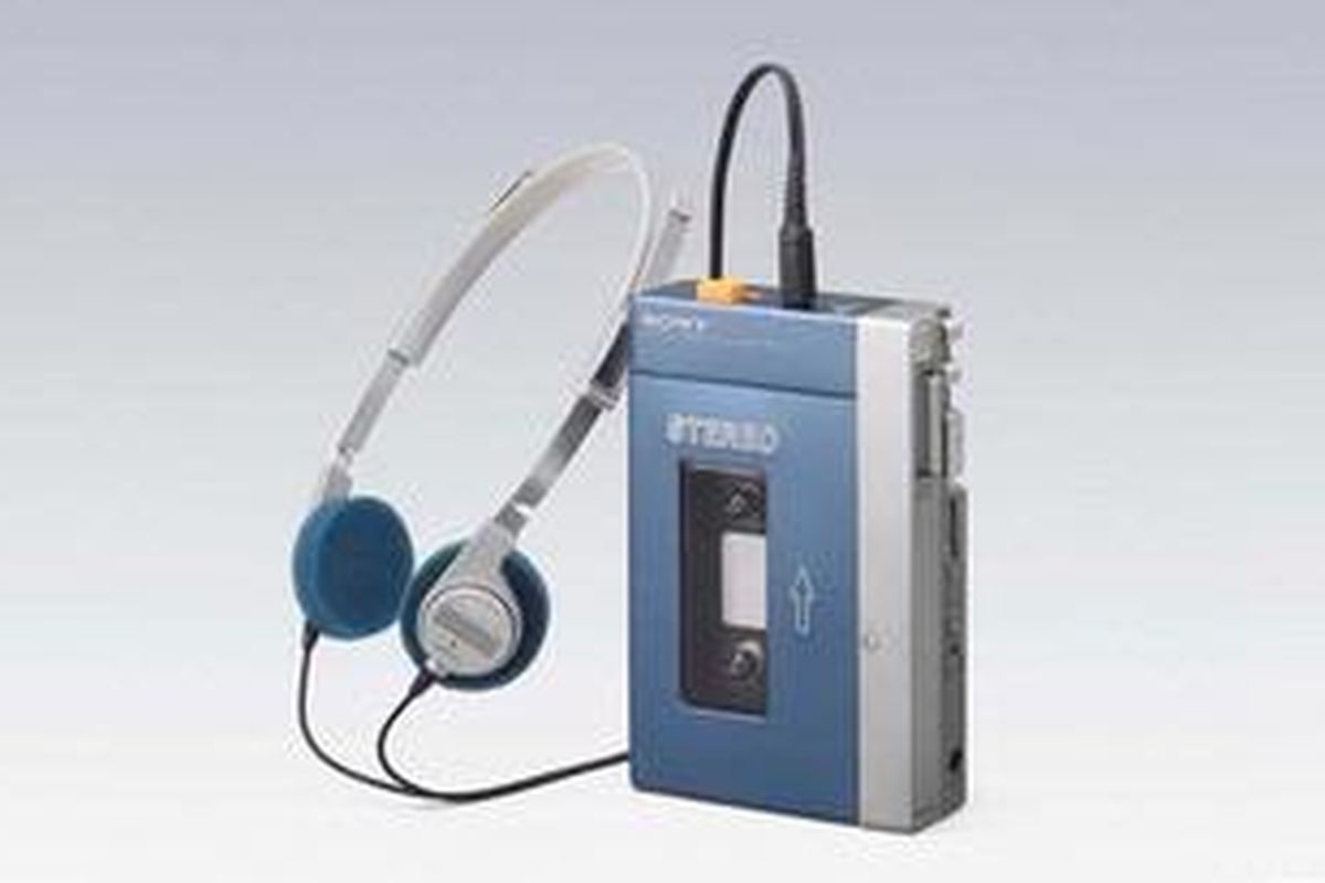 TPS-L2, model Walkman pertama yang diperkenalkan Sony tahun 1979.