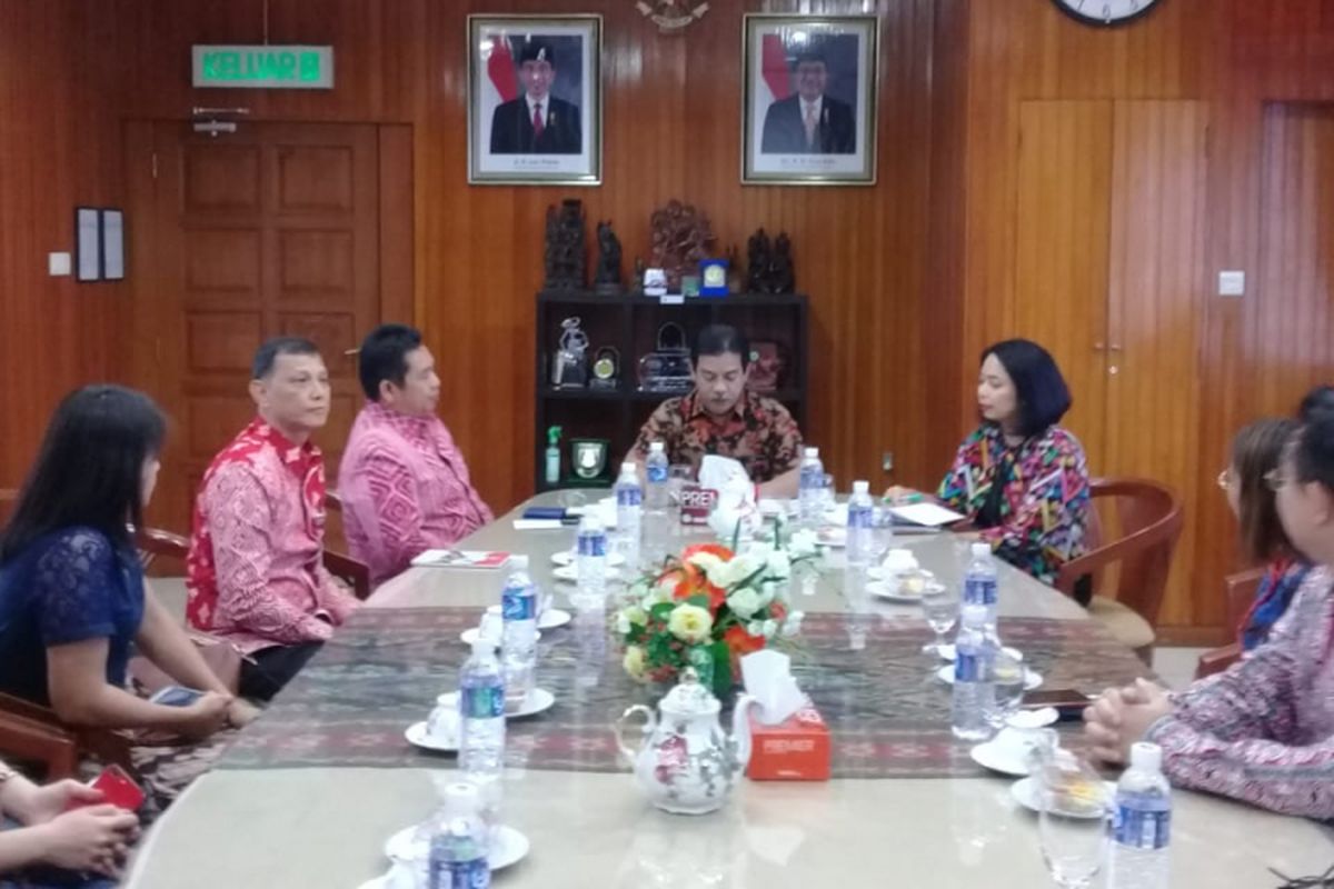 Pemerintah Provinsi Sulawesi Utara yang diwakili oleh Kadis Pariwisata Sulut, Daniel Mewengkang, Staf khusus Gubernur Bidang Pelayanan Publik, Haefrey Sendoh serta pelaku pariwisata Asita Sulut, melakukan kunjungan ke Kota Kinabalu, Sabah Malaysia.