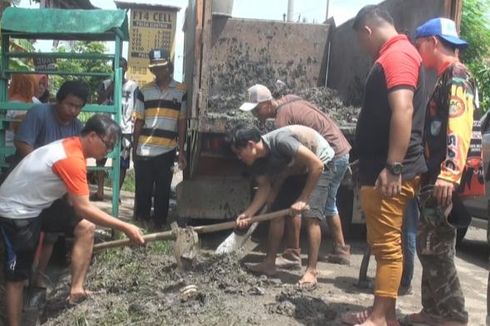 Antisipasi Banjir Kembali Terjadi, Warga Gotong Royong Bersihkan Selokan