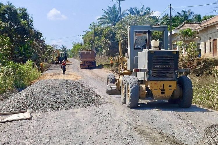 Cerita Warga Lampung Swadaya Perbaiki Jalan Rusak, Bosan Pemerintah Seakan Tak Mendengar Keluhan