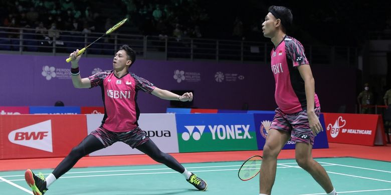 Fajar Alfian/Muhammad Rian Ardianto saat bertanding di perempat final Malaysia Masters 2022 di Axiata Arena, Kuala Lumpur, Jumat (8/7/2022). 