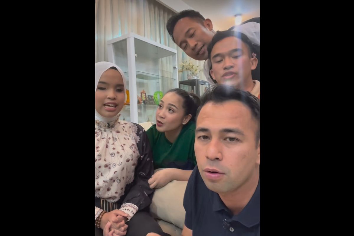 Pembawa acara Raffi Ahmad mendukung Putri Ariani untuk menang di America?s Got Talent 2023. Hal itu ia sampaikan saat Putri bertandang ke kediamannya di Andara.
