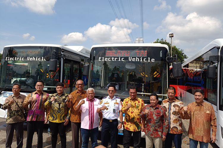 Peresmian uji coba bus listrik oleh Transjakarta