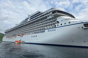 2 Kapal Pesiar Internasional Angkut Ribuan Turis Asing Masuk di Kawasan TN Komodo