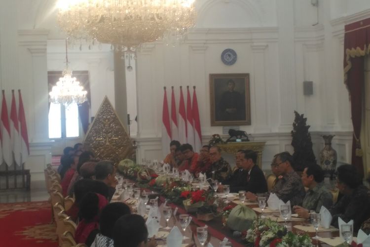Presiden Joko Widodo bertemu pemimpin redaksi media massa di Istana Merdeka, Jakarta, Rabu (17/5/2017).