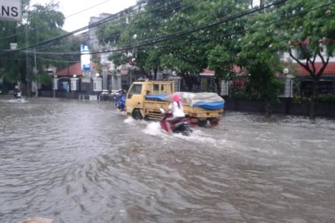 10 RT di Karet Tengsin Terendam Banjir Setinggi 1 Meter