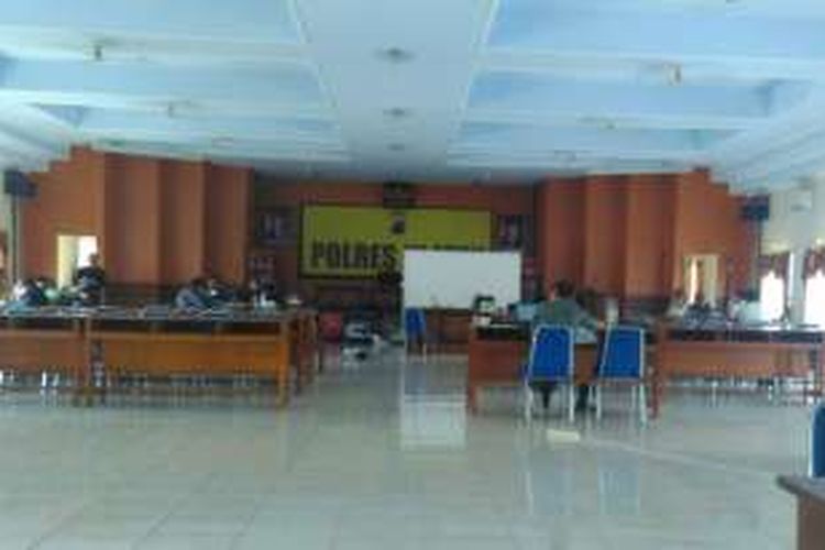 Suasana pemeriksaan saksi kasus korupsi Bupati Klaten oleh KPK di Aula Mapolres Klaten, Selasa (3/1/2017)