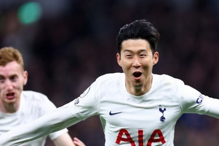 LONDON, ENGLAND - MAY 12: Heung-Min Son of Tottenham Hotspur celebrates after scoring their side's third goal during the Premier League match between Tottenham Hotspur and Arsenal at Tottenham Hotspur Stadium on May 12, 2022 in London, England. (Photo by Clive Rose/Getty Images) (Photo by CLIVE ROSE / GETTY IMAGES EUROPE / Getty Images via AFP)