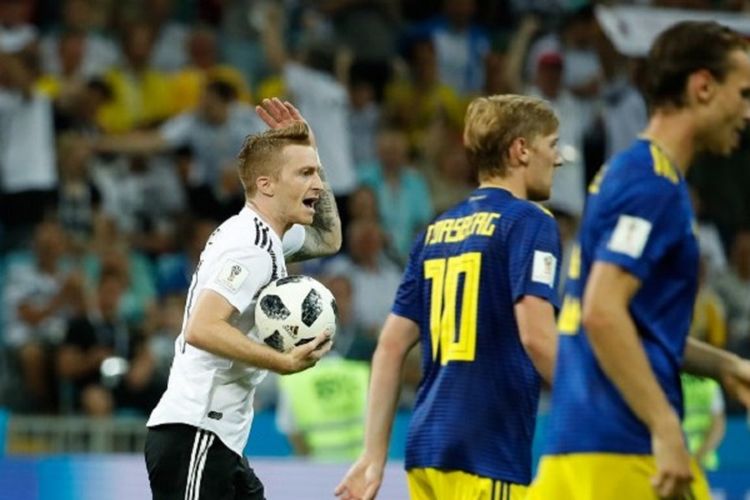 Marco Reus rayakan gol Jerman ke gawang Swedia pada pertandingan Grup F Piala Dunia 2018 di Sochi, 23 Juni 2018.