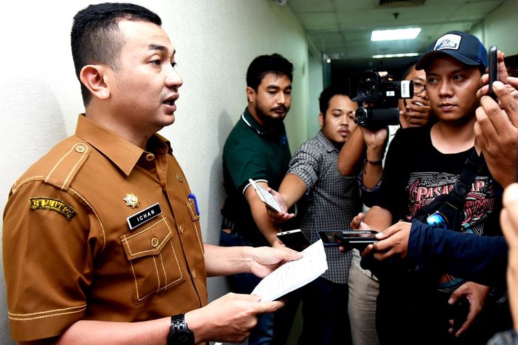 Kabag Humas Biro Humas dan Keprotokolan Setdaprov Sumut Muhammad Ichan yang dikonfirmasi wartawan usai menggelar konferensi pers mendadak pada Selasa (10/9/2019) petang