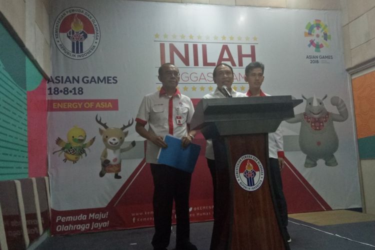 Menteri Pemuda dan Olahraga, Zainudin Amali saat memberikan pernyataan terkait peran pemerintah dalam penunjukan Indonesia sebagai tuan rumah Piala Dunia U-20 2021 di Kantor Kemenpora, Jakarta, Kamis (24/10/2019).