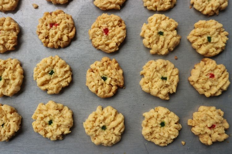 Ilustrasi kue kering emping melinjo.