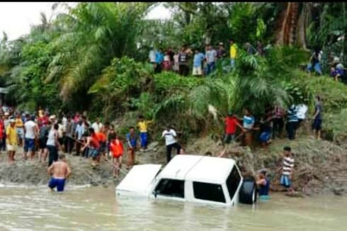 Seberangkan Mobil dengan Rakit di Sungai, 1 Keluarga Tewas Tenggelam