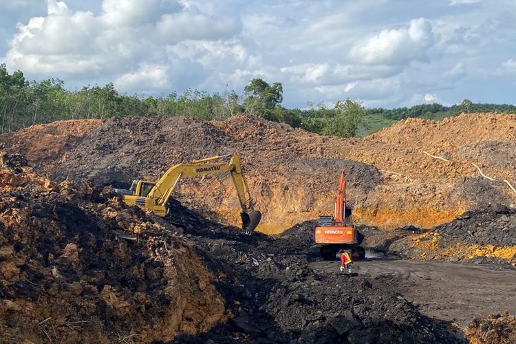 Ada beberapa daerah penghasil bauksit, daerah penghasil bauksit di indonesia adalah Riau, kemudian di indonesia bauksit ditemukan di daerah Tayan Kalimantan Barat.