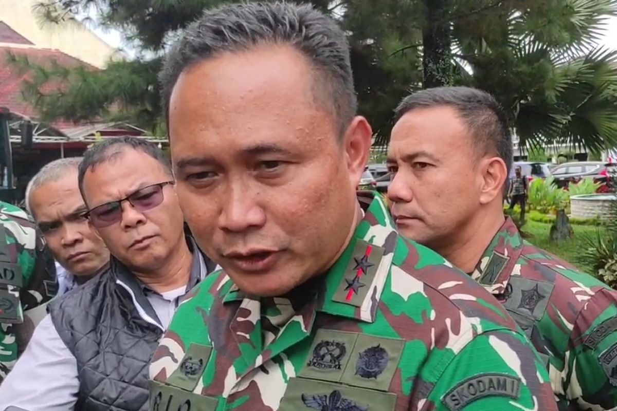 Pangdam 1/Bukit Barisan, Mayjen TNI Rio Firdianto saat menjawab pertanyaan wartawan di Mapolda Sumut, Kamis (27/2/2025)