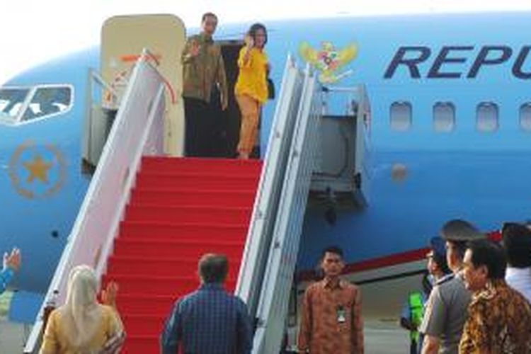 Presiden Joko Widodo bersama dengan Ibu Negara Iriana bertolak ke Busan, Korea dengan menggunakan pesawat kepresidenan, Rabu (10/12/2014).