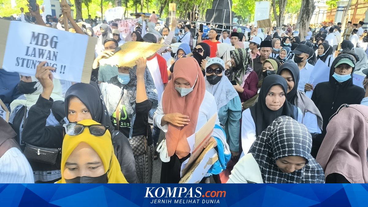 Emak-emak Datangi DRPD Sampang, Minta MBG Dilanjutkan