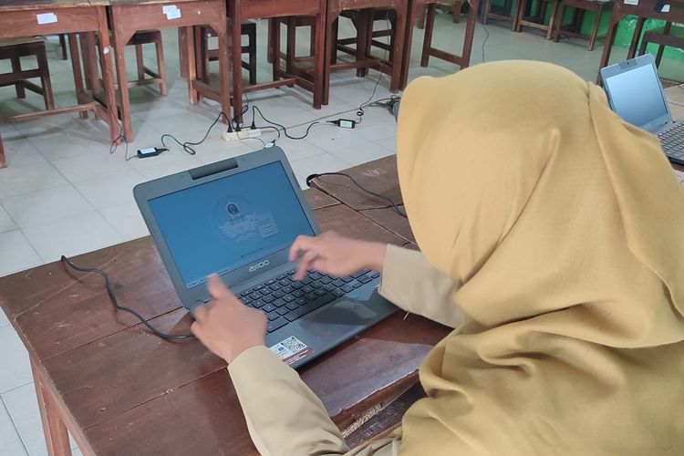 Chromebook Bantuan Nadiem Masih Dipakai di SD Magelang, Digunakan untuk Olimpiade Sains