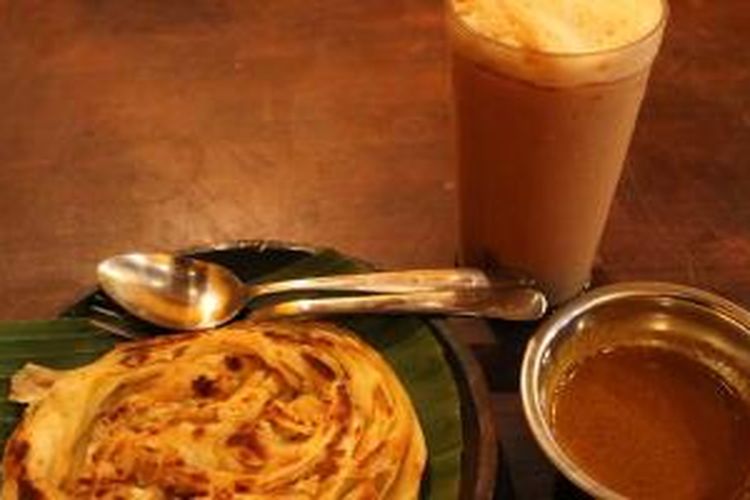 Roti Canai ditemani Teh Tarik di Warung Bunana, Jalan Raya Uluwatu II, Jimbaran, Bali.