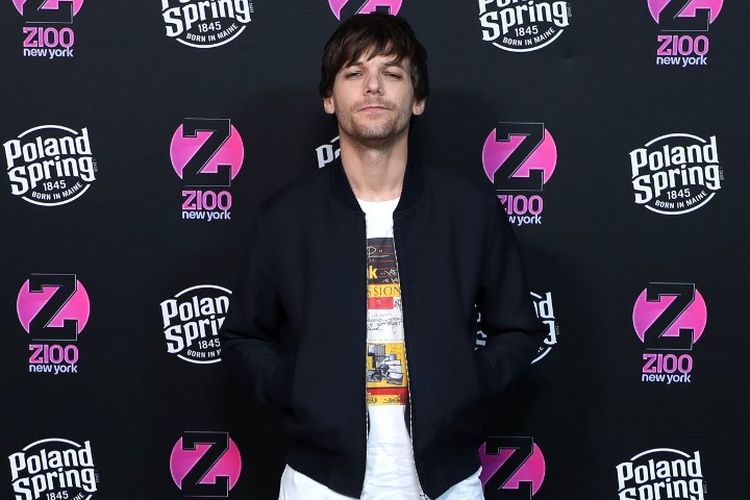 Penyanyi Louis Tomlinson, yang terkenal sebagai personel One Direction, menghadiri z100 All Access Lounge yang digelar Poland Spring Pre-Show di Pier 36, New York City, pada 13 Desember 2019.