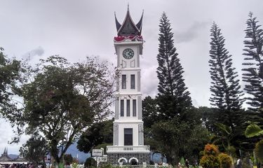 Sumatera Barat tak hanya menyimpan obyek wisata menarik, tapi juga kekayaan kuliner dengan cita rasa luar biasa. 