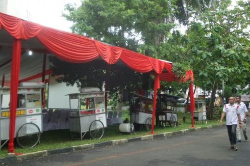 Warga Serbu Gerobak Makan Gratis di Kantor DPP Gerindra