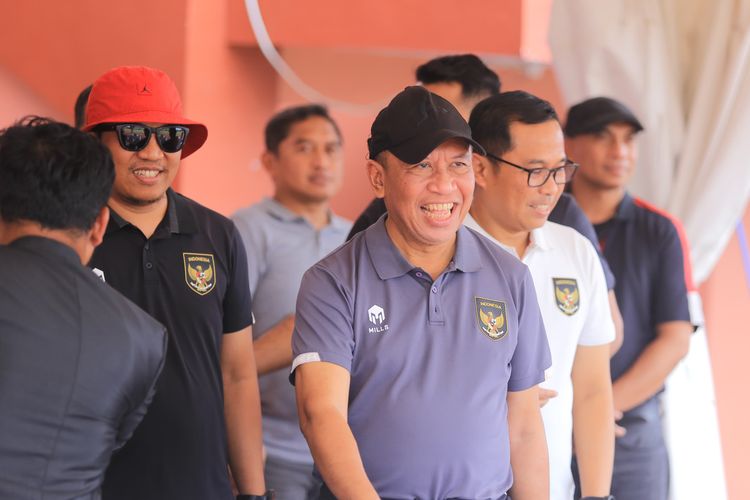 Wakil ketua umum PSSI Zainudin Amali saat menghadiri putaran nasional Piala Soeratin U17 2023 di Lapangan Thor Surabaya, Sabtu (20/1/2024) sore.