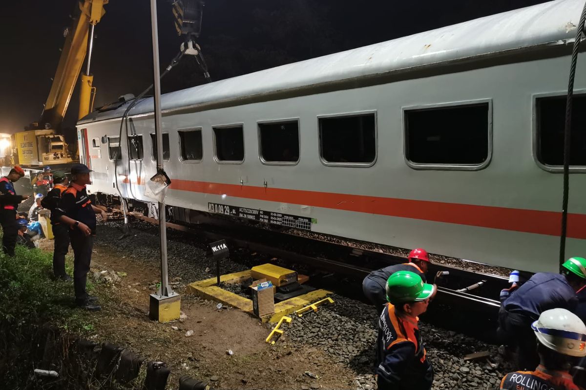 Jalur Bumiayu Pulih Usai KA Bangunkarta Anjlok, Kereta Mulai Lewat Bertahap