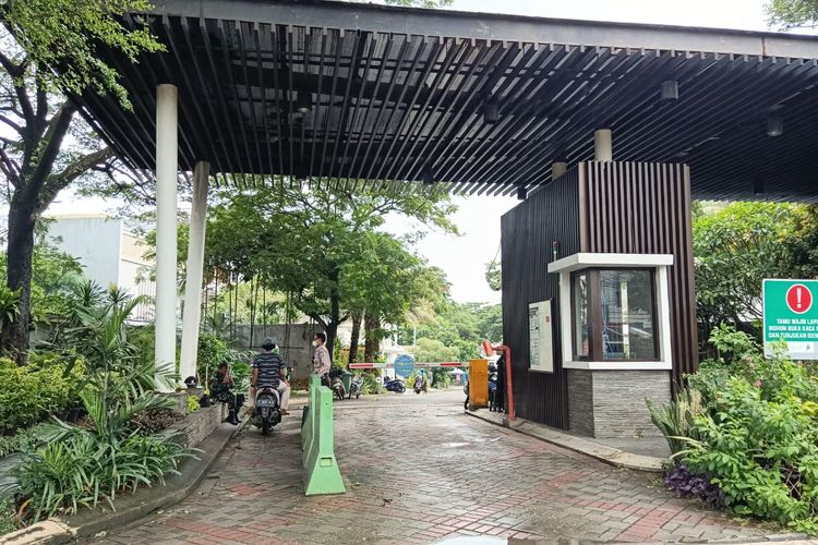 Situasi terkini lokasi penganiayaan Mario Dandy Satriyo (20) terhadap korban D (17), di Perumahan Green Permata Residence, Ulujami, Pesanggrahan, Jakarta Selatan, Senin (27/2/2023).