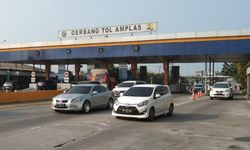 Jadi Penyebab Macet dan Kecelakaan, Kemenhub Imbau Pengguna Jalan Tol Tidak Parkir di Bahu Jalan