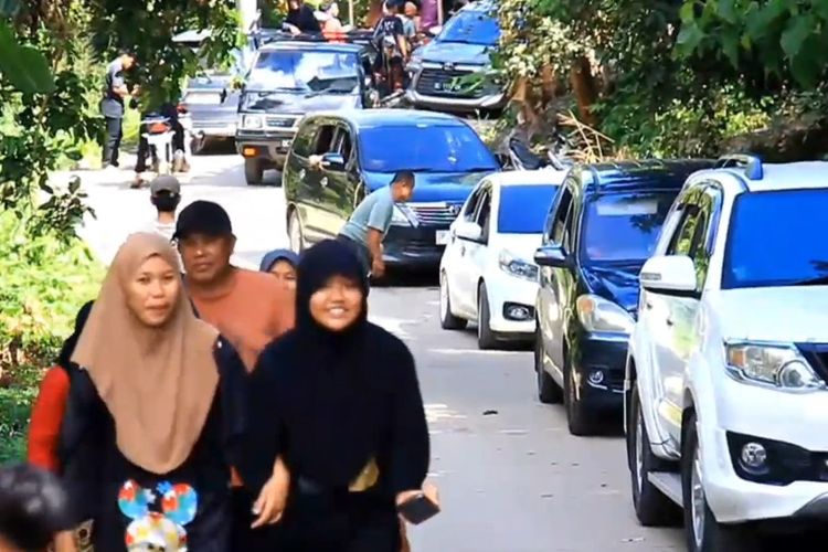 Macet Total, Wisatawan Antre Panjang demi Masuk ke Lokasi Wisata Batetangnga