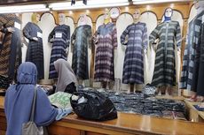 Abaya Jadi Pakaian Muslim Paling Dicari di Pasar Grosir Metro Tanah Abang