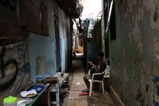 Warga Miskin Kesulitan Isolasi Mandiri, Rumah Petak Sempit Dihuni Beberapa KK