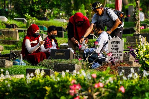 Sejarah Tradisi Ziarah Kubur Saat Lebaran dan Hukumnya