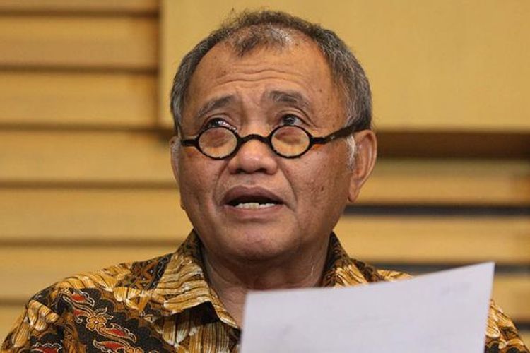 Ketua KPK Agus Rahardjo memberikan keterangan pers mengenai operasi tangkap tangan (OTT) terkait dugaan suap Kejaksaan Tinggi DKI Jakarta di Gedung KPK, Jakarta, Jumat (1/4/2016).