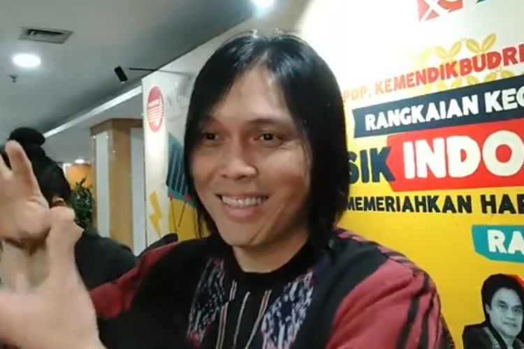 Penyanyi Once Mekel ditemui di kantor Kemendikbudristek di kawasan Senayan, Jakarta Pusat, Minggu (16/4/2023).